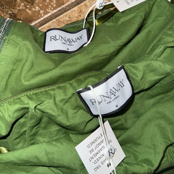 Runaway The Label NWT Tanzia Top & Maxi Skirt Set - Picture 3 of 10